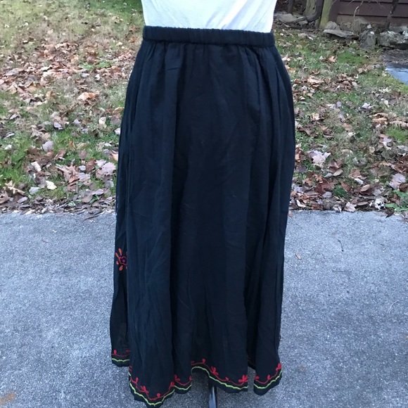 NDS black with machine embroidery maxi skirt size M - Picture 6 of 7